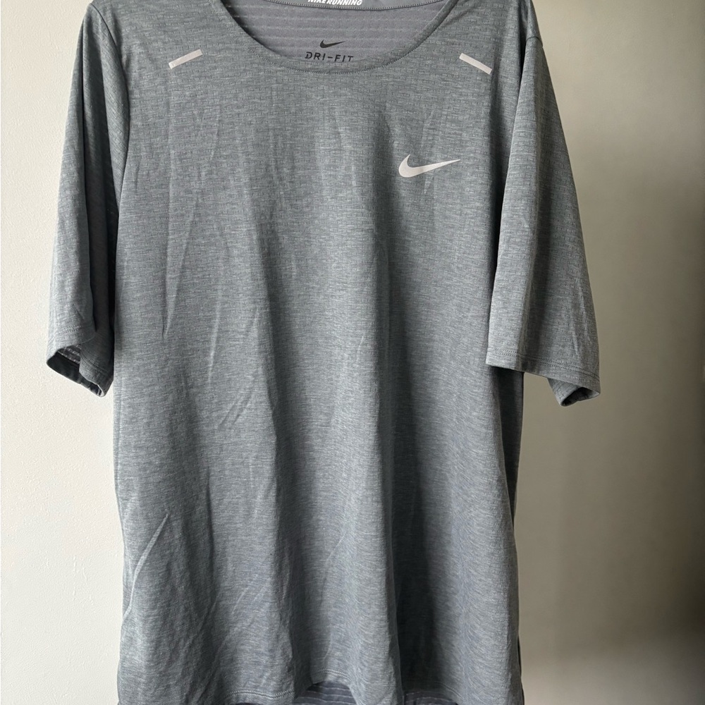 Nike Men's Dri-FIT Gray Shirt